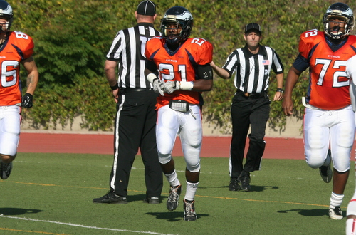 Freshman Emmanuel Pooler (#21) had two rushing touchdowns and a receiving touchdown in Saturday's win over Long Beach. Photo By: Natalia Ponce