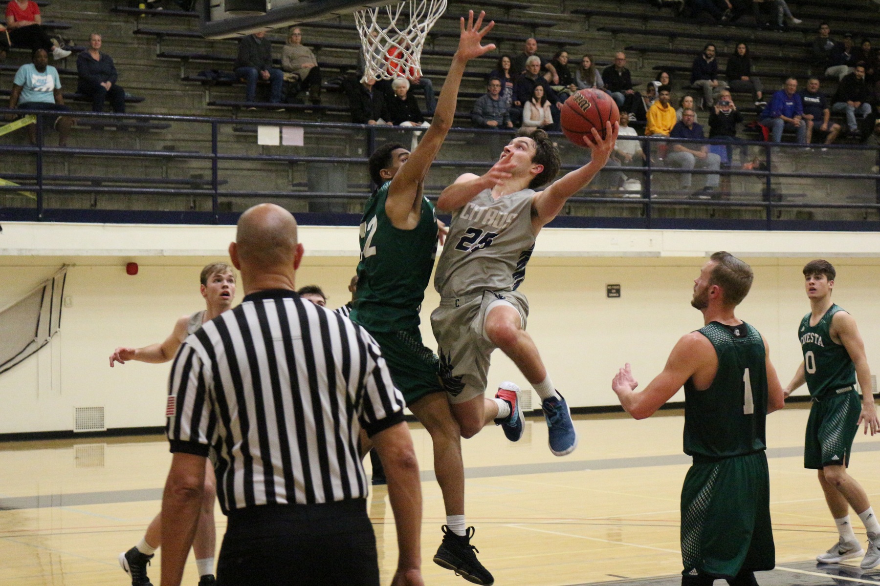 Sam Gagliardi attacks the basket. image: Richard Miranda, II