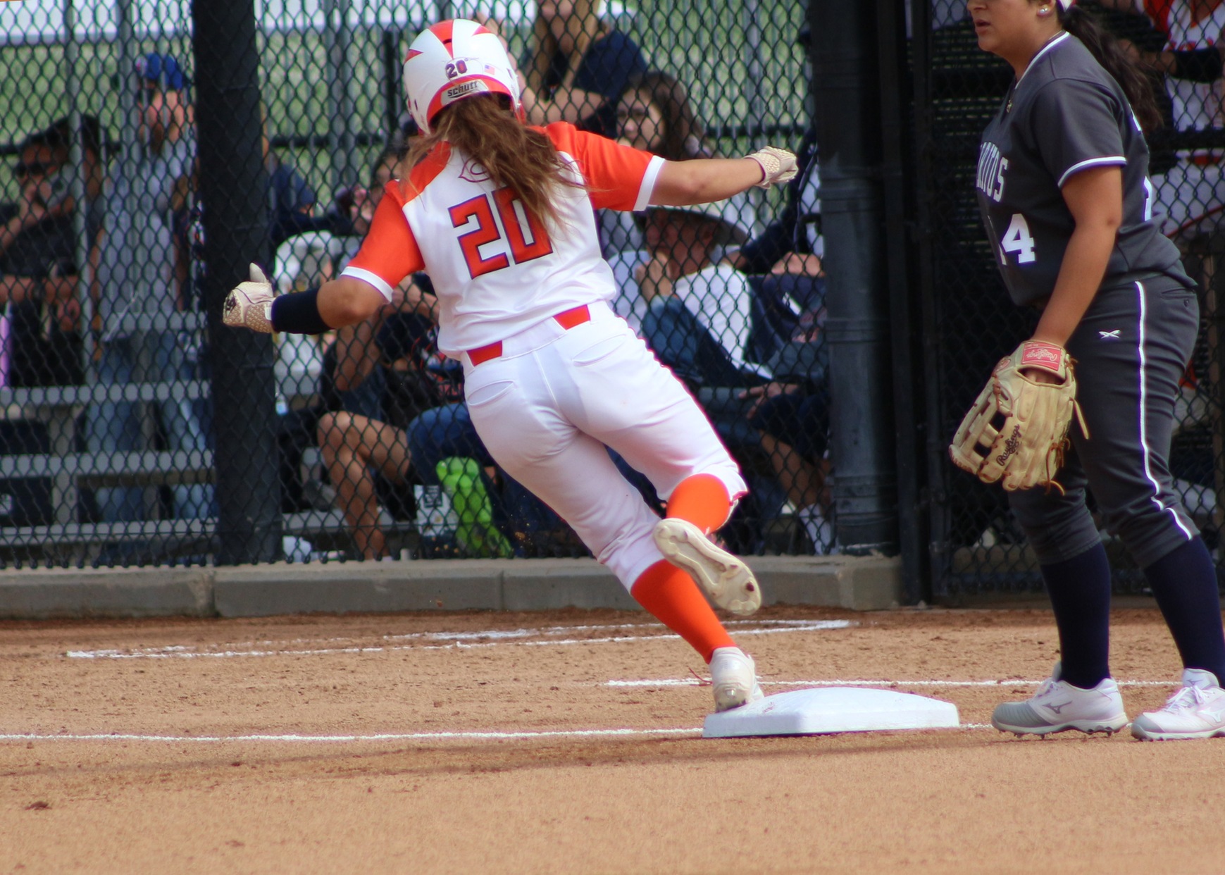 Giavanna Muenz rounds 3rd base. Image: Richard Miranda, II