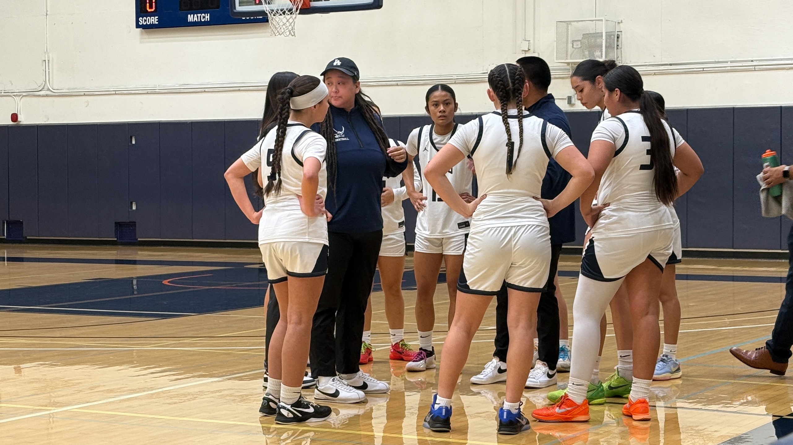 Owls Catch Fire Early, Roll Past Oxnard 72&ndash;57